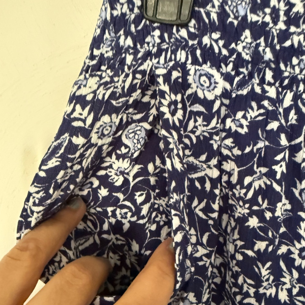 BeBop Blue and White Floral Women's Shorts NWOT - Picture 3 of 6